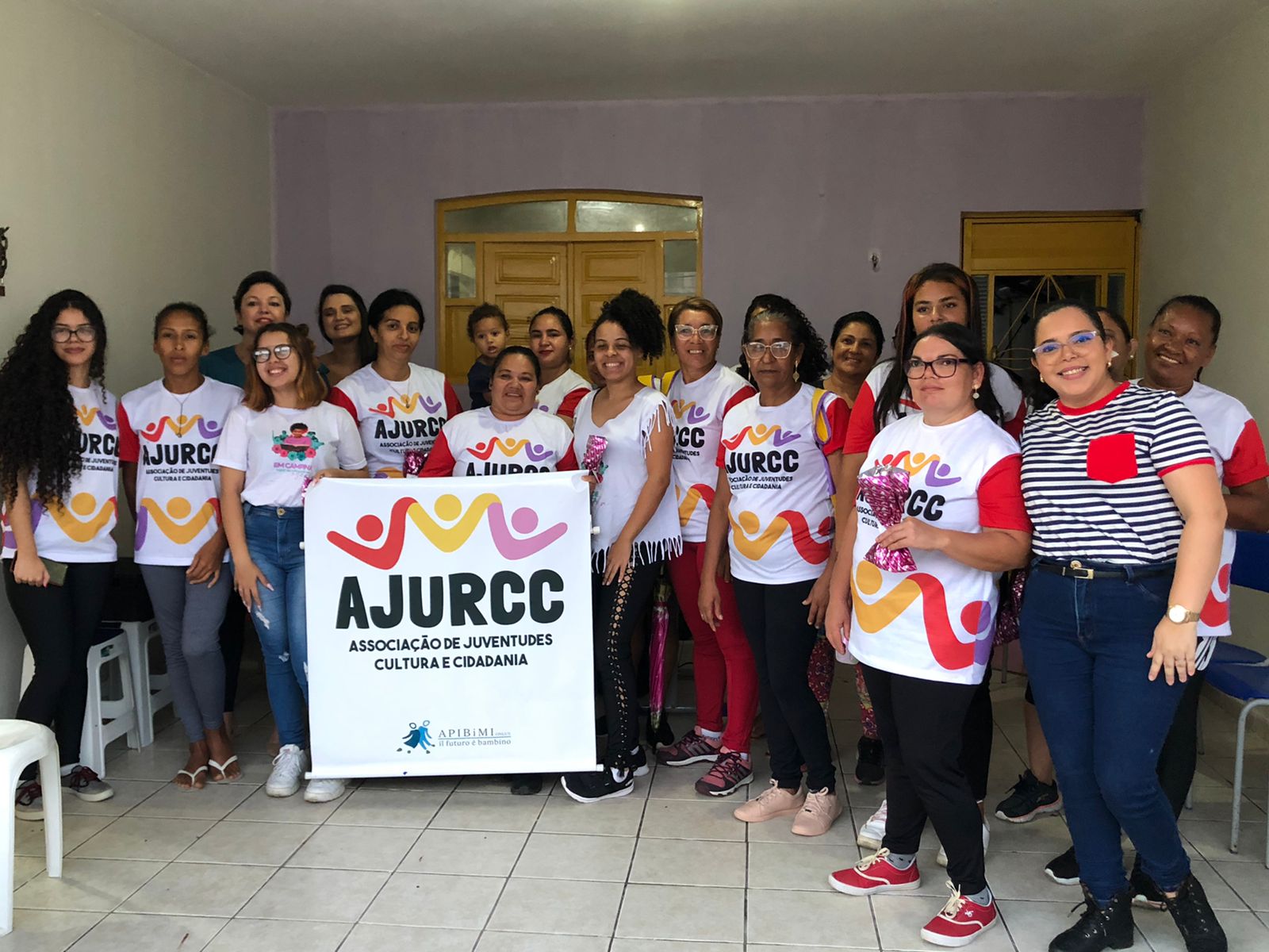 Hoje, 30/03, "como as águas de março fechando o verão" o Coletivo de Mulheres da AJURCC promoveu a roda de conversa: Empoderamento Feminino - Desafios no SER mulher. Foi um final de tarde lindo, com a participação das mulheres que participam das novas turmas de apoeira, dança, informática... Foi um momento para conhecer as mulheres que seguem diariamente lutando, resistindo e representando nosso espaço; nos fortalecendo, autoconhecendo e empoderando juntas; construindo